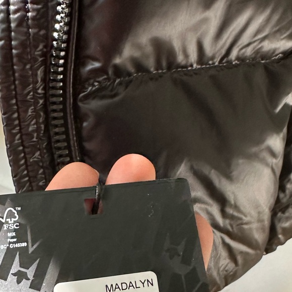 Mackage Madalyn Lustrous Down V Jacket Black - Picture 6 of 14